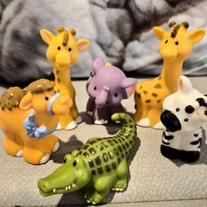 LOT Of 6 "Little People" Animals Good Condition Croc Camel Giraff Elephant Zebra
